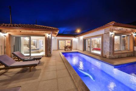 Kaş’ta Korunaklı 4 Kişilik Özel Havuzlu Villa - V1004