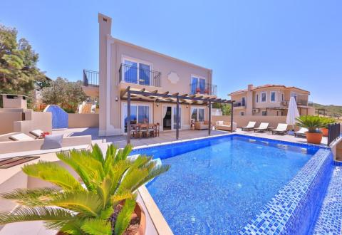 Kaş’ta Deniz Manzaralı Özel Havuzlu Villa - V1011