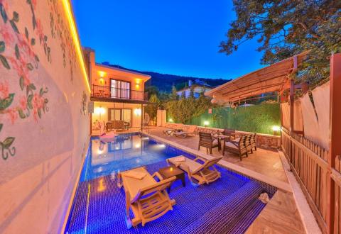 Kaş’ta Muhafazakar Özel Havuzlu Modern Villa - V1024