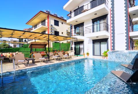 Kaş’ta 12 Kişilik Özel Havuzlu Villa - V1029