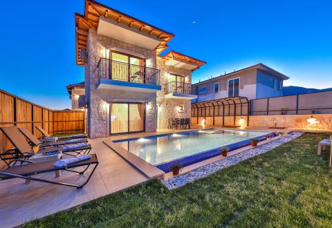 Kaş’ta Özel Havuzlu, Modern Taş Villa - V1043