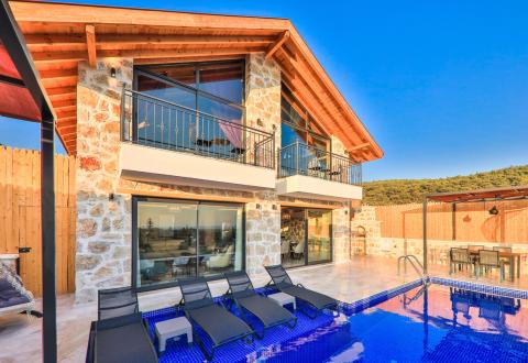 Kalkan’da Deniz Manzaralı Jakuzili Özel Havuzlu Tatil Villası - V2035