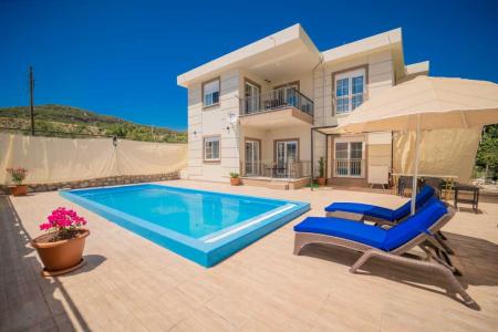 Kalkan’da Doğa Manzaralı Modern Villa - V2019