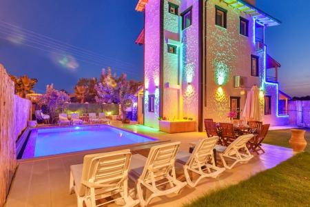 Kaş’ta Muhafazakar Lüks Villa - V1072