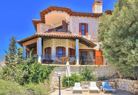 Kaş’ta Deniz Manzaralı Lüks Villa - V1075