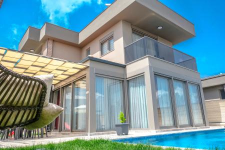 Kaş’ta Deniz Manzaralı Özel Havuzlu Tatil Villa - V1077