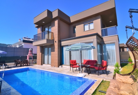 Kaş’ta Doğa Manzaralı Özel Havuzlu Jakuzili Tatil Villa - V1078