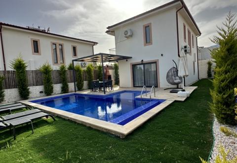 Kaş’ta Doğa Manzaralı Özel Havuzlu Tatil Villası - V1079