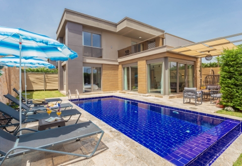 Kaş’ta Doğa manzaralı Özel Havuzlu Tatil Villa - V1081