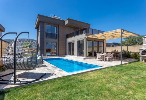 Kaş’ta Doğa manzaralı Özel Havuzlu Tatil Villa - V1082