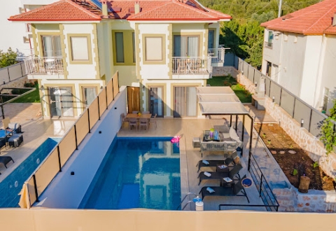 Kaş’ta Doğa manzaralı Özel Havuzlu Tatil Villa - V1085