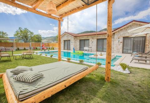 Kalkan’da Doğa manzaralı Özel Havuzlu Tatil Villa - V2051