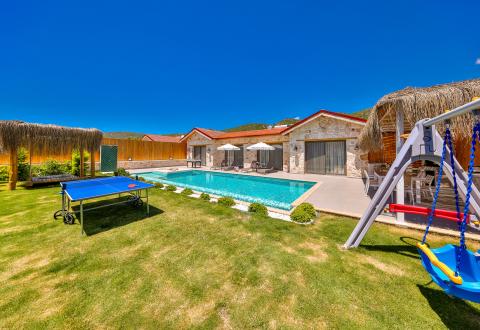  Doğa manzaralı Özel Havuzlu Tatil Villa - V2052