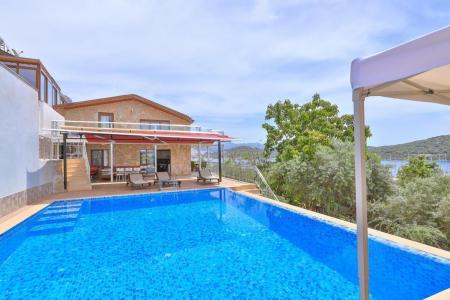 Kaş’ta Deniz Manzaralı Lüks Villa - V1002