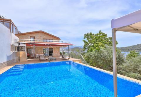 Kaş’ta Deniz Manzaralı Lüks Villa - V1002